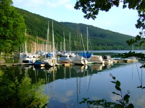 Bootssteg Rehbach Edersee unterhalb des Weißen Steines